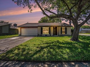 454 Buoy Rd, Webster, TX 77598