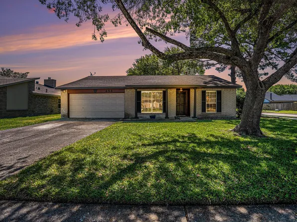 454 Buoy Rd, Webster, TX 77598