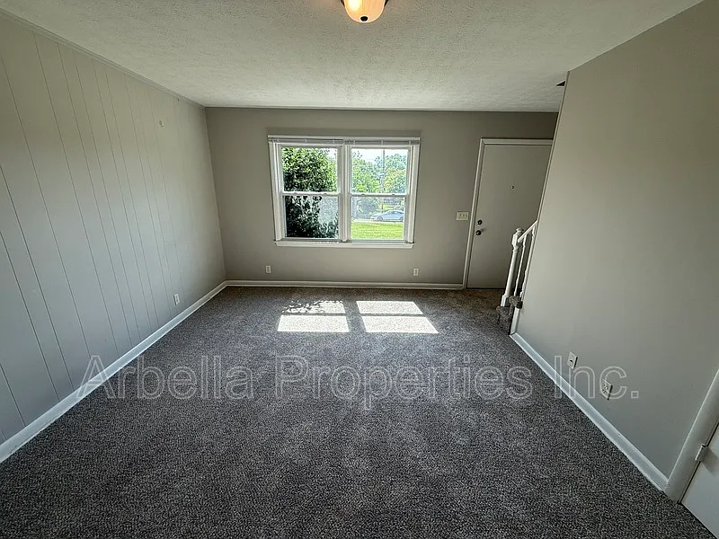 2 bed, 1.5 bath, 877 sqft, $975 — Photo 3