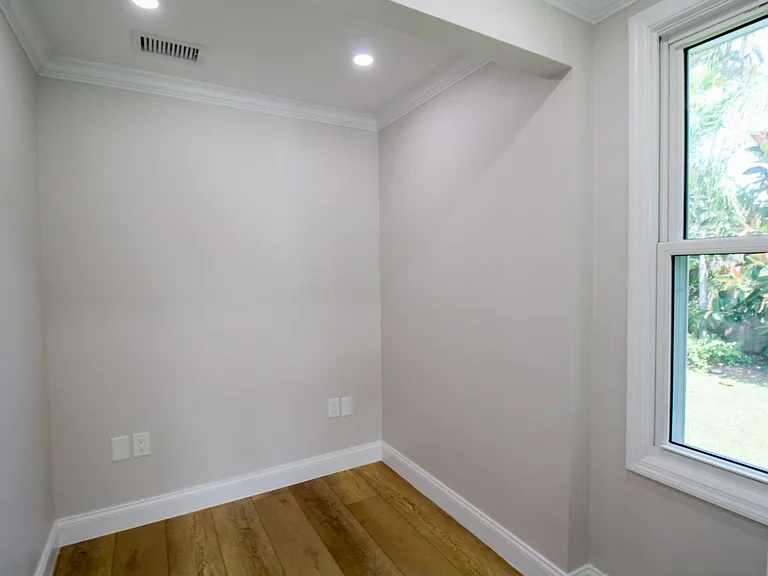 691 Russell St — Photo 33