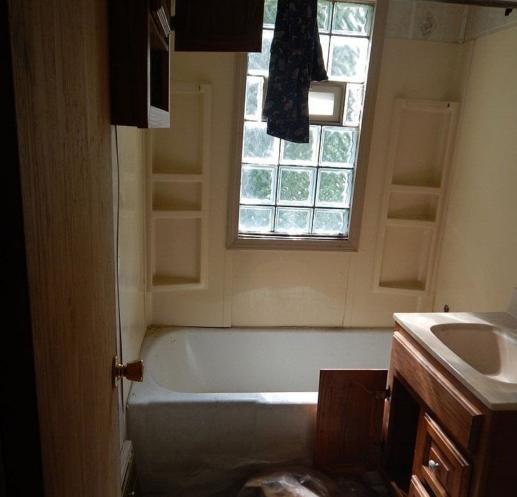 2nd image of 834 Louisiana St