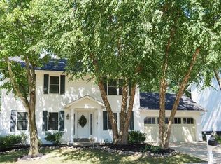 972 Whispering Ridge Ln, Saint Peters, MO 63376