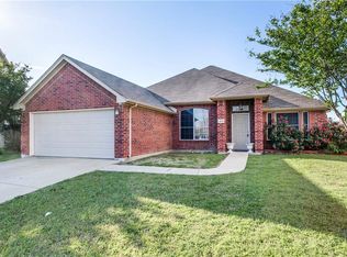 416 Camp Creek Dr, Arlington, TX 76002
