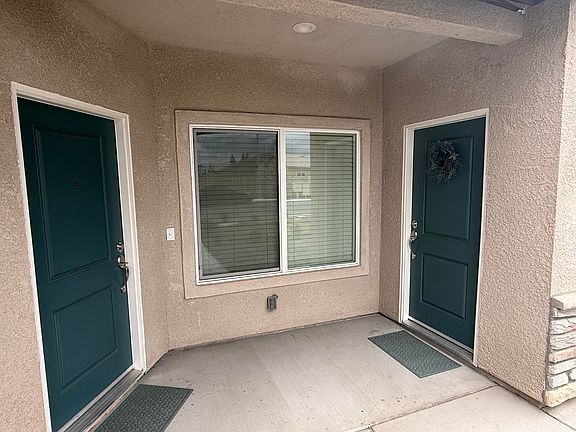 4th image of 682 W Pin Oak Avenue