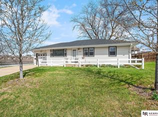 4909 S 84th St, Ralston, NE 68127
