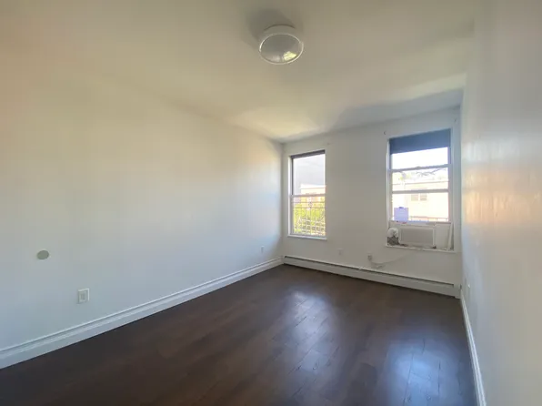 302 Marine Avenue image 8 of 9