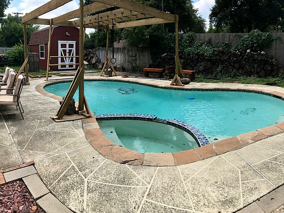 2nd image of 1616 Brookhaven Cir