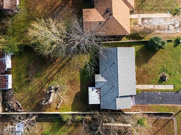 2nd image of 615 Peterson Rd