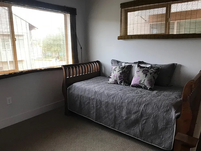 2765 Del Rio Pl #B — Photo 34