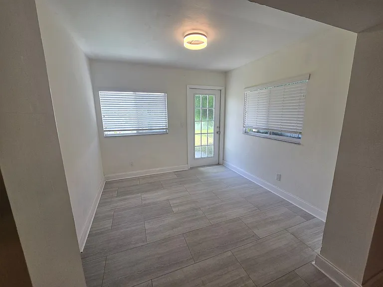 3027 SW 23rd Ave — Photo 7