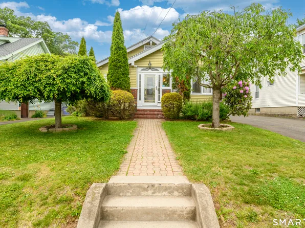 62 Fennbrook Road, West Hartford, CT 06119
