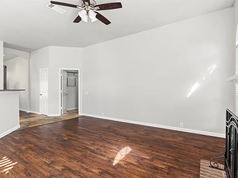 6721 Misty Hollow Dr — Photo 5