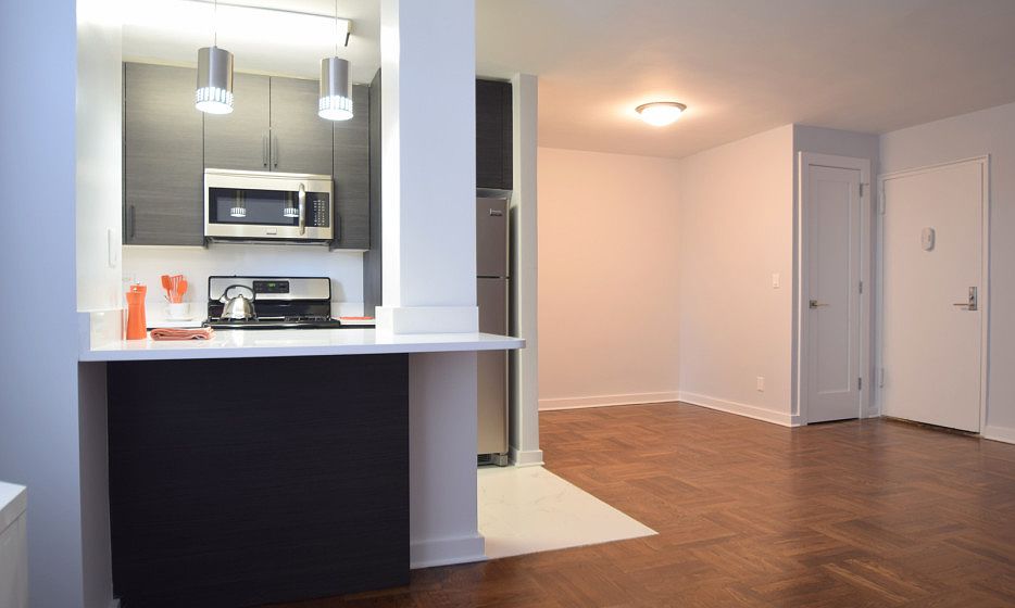 Harbor House - Living Room / Kitchen - H33-04F