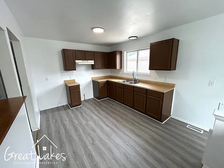 22077 Piper Ave — Photo 9