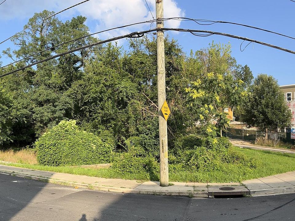 2nd image of 2308 Pomeroy Rd SE