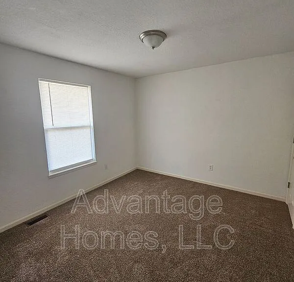 801 Johnson Cir #B — Photo 4