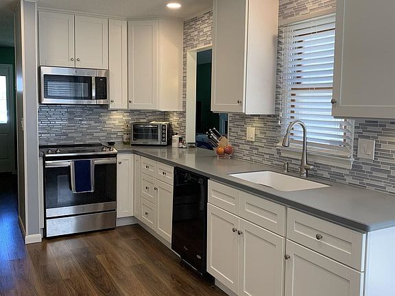 5th image of 301 Waterbury Ct