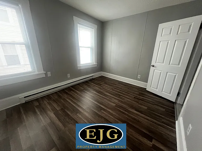209 Pine St #2 — Photo 22
