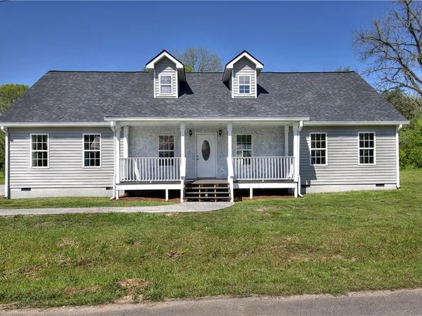 90 E Howard St, Kingston, GA 30145