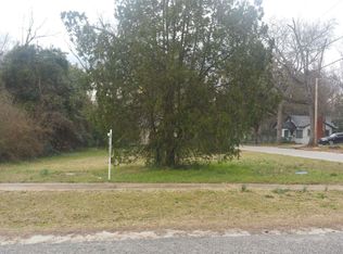 702 Hampton St, Camden, SC 29020