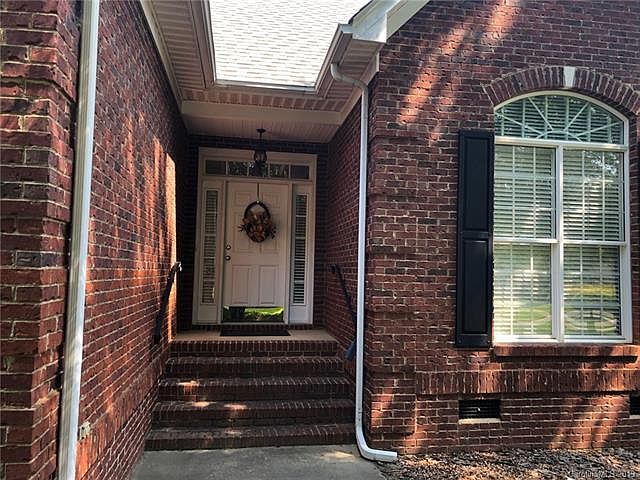 2nd image of 5924 Meadowmere Dr