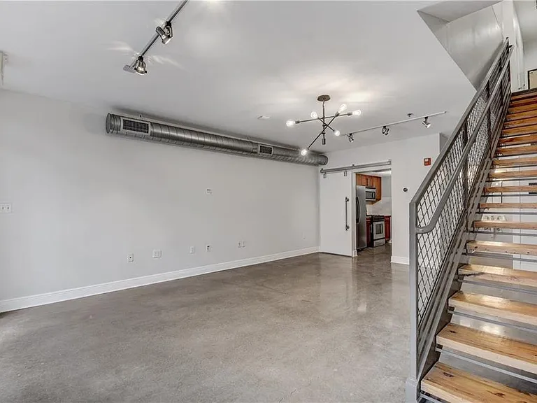 1601 E Cesar Chavez St #102 — Photo 6