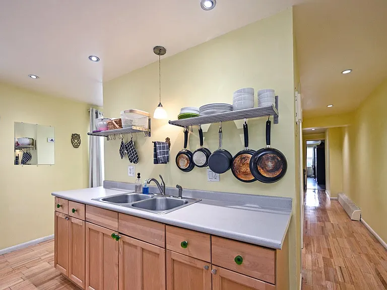 118 E Liberty St #B — Photo 12