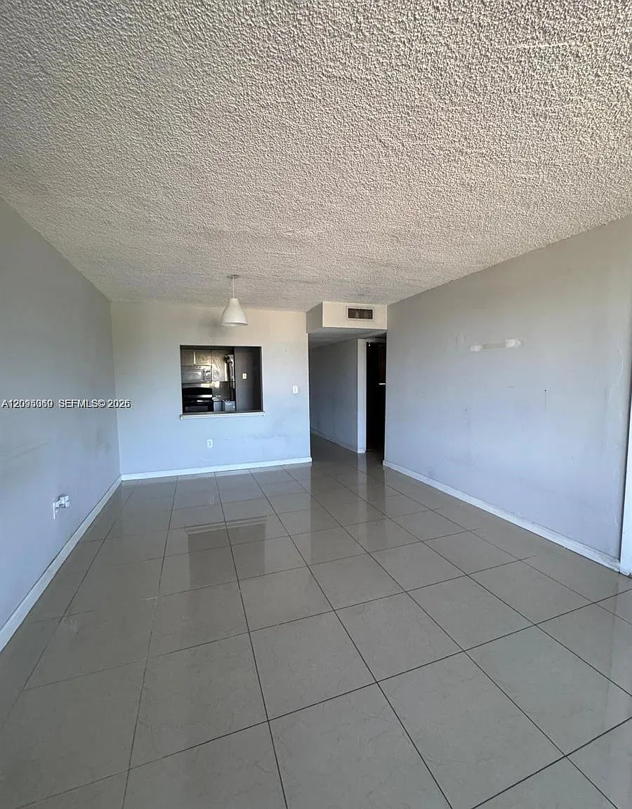 Samari Lake East Condo — Photo 3