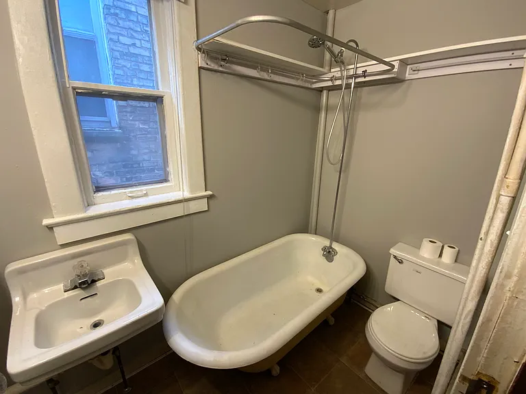 5 bed, 2.0 bath, 1544 sqft, $1,795 — Photo 50