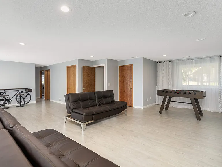9523 Parkside Trl N — Photo 15