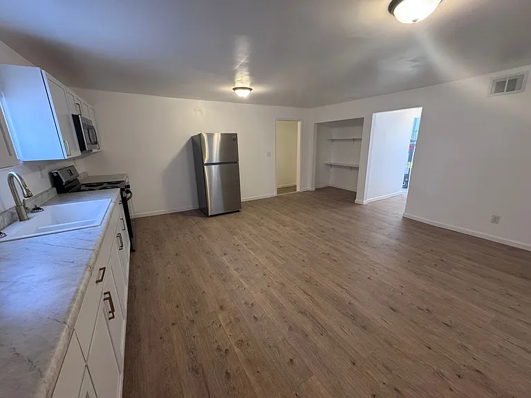 2230 Monroe St — Photo 6