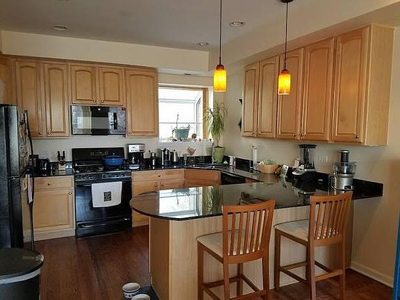 3rd image of 6317 N Glenwood Ave #2S
