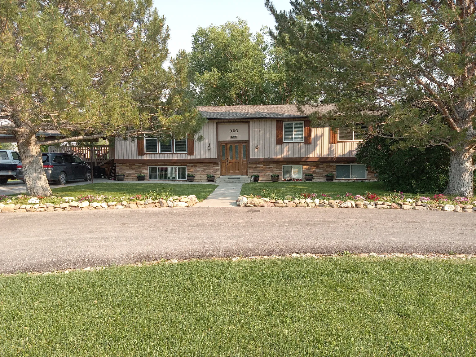 6 bed, 3272 sqft, $2,600 — Photo 1