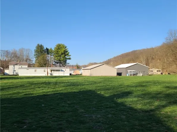 32 Poplar St, Dillonvale, OH 43917