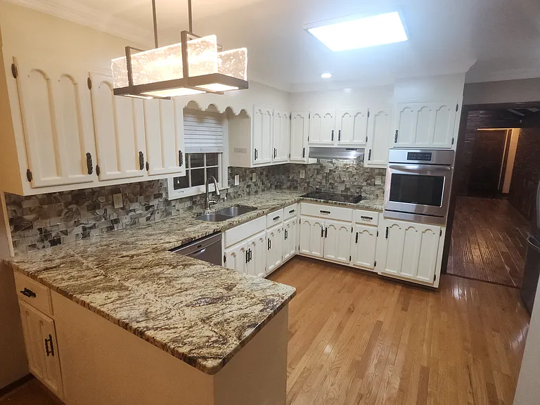 1216 Edinborough Ln — Photo 8