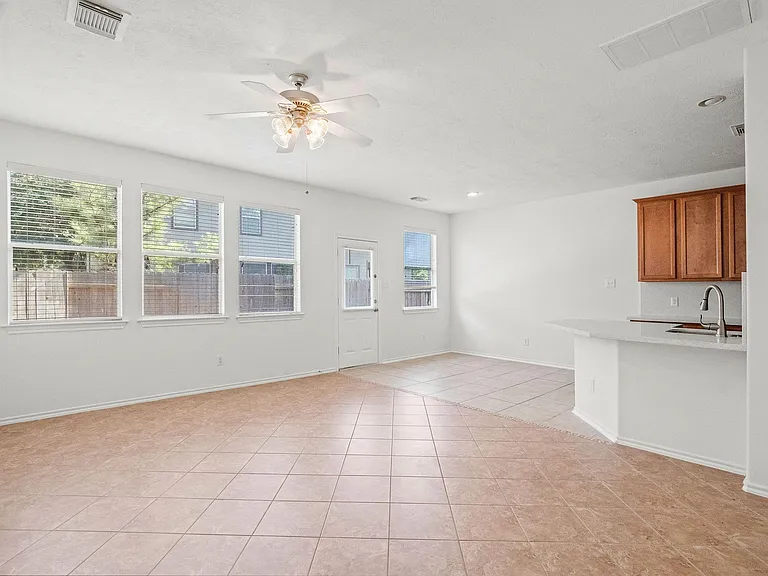 35 Wickerdale Pl — Photo 5