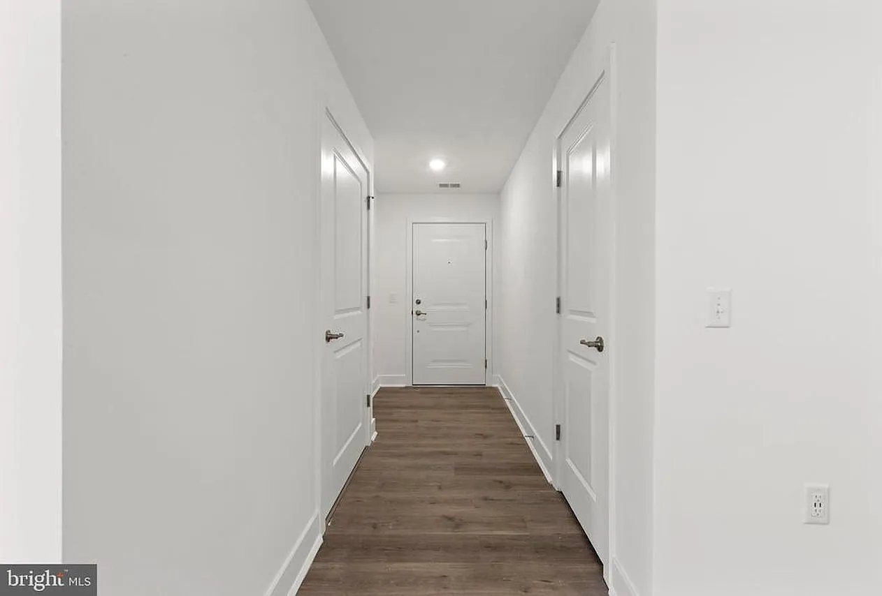 2 bed, 1200 sqft, $2,700 — Photo 2