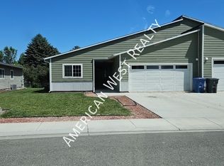 25 W 9th St, Lovell, WY 82431