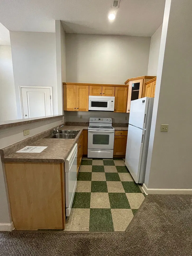 2100 Cherry Hill Dr. — Photo 4