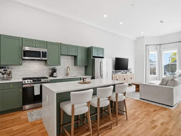 46 Union St #3, Weymouth, MA 02190