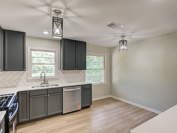 5th image of 809 Horton St
