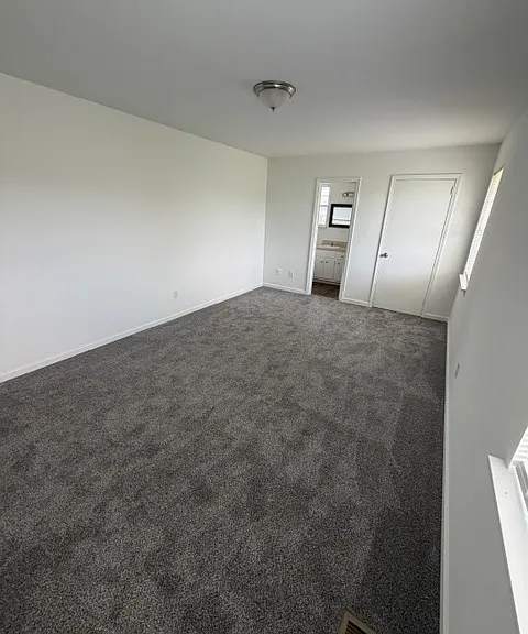 2430 Hampstead Dr — Photo 15