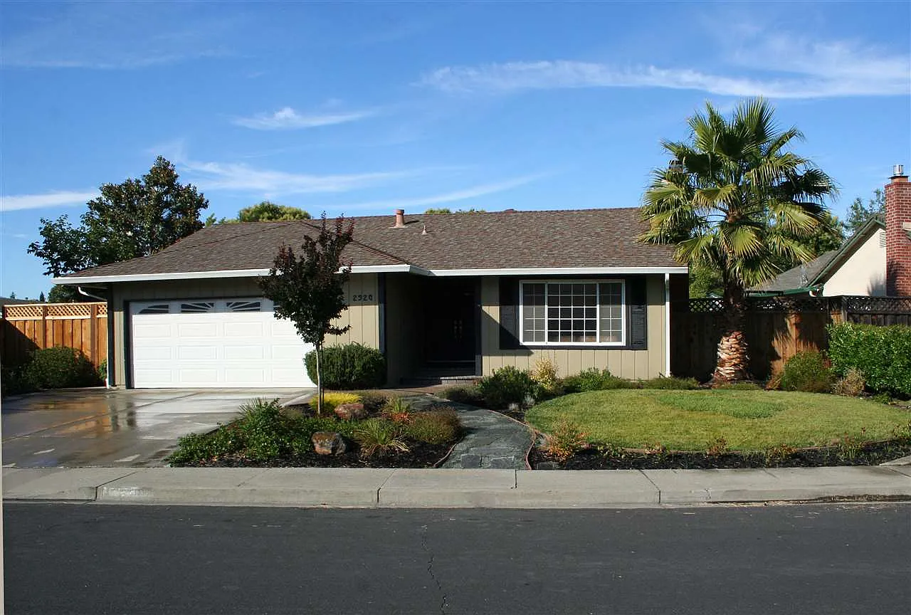 2926 Calais Dr photo 1