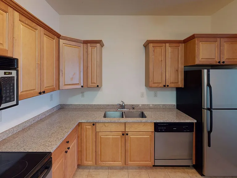 Delafield Lakes Apartments — Photo 19
