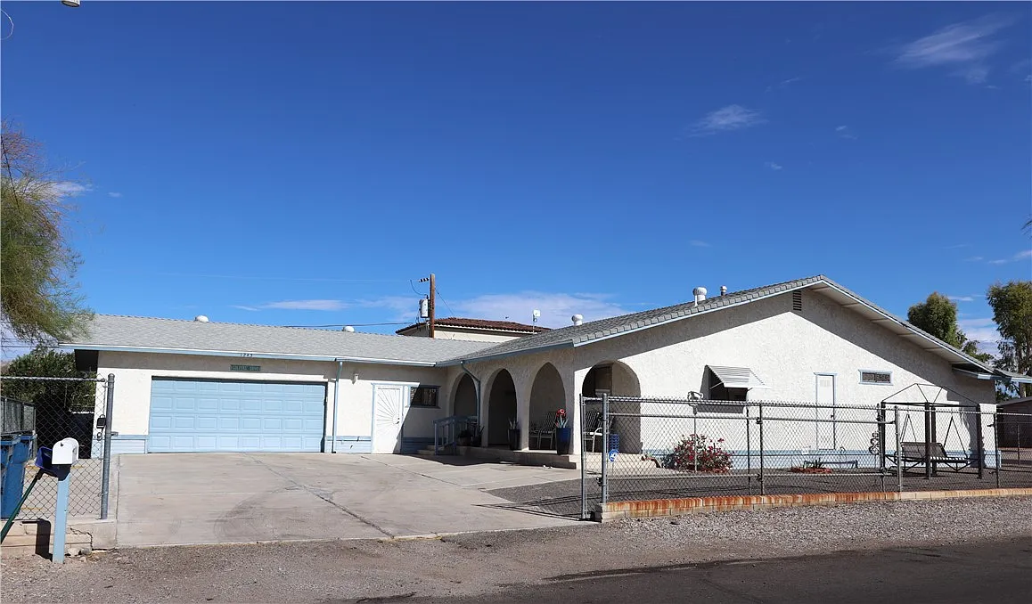 4 bed, 3.0 bath, 1848 sqft, $2,200 — Photo 1