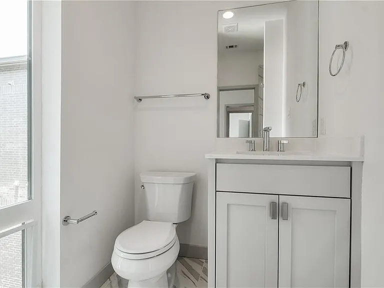 2290 N Fitzhugh Ave #20 — Photo 4