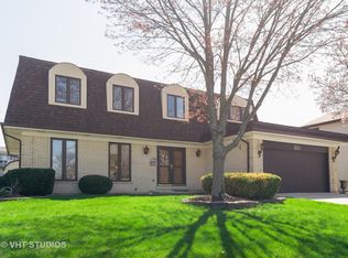 1023 Spring Cove Dr, Schaumburg, IL 60193