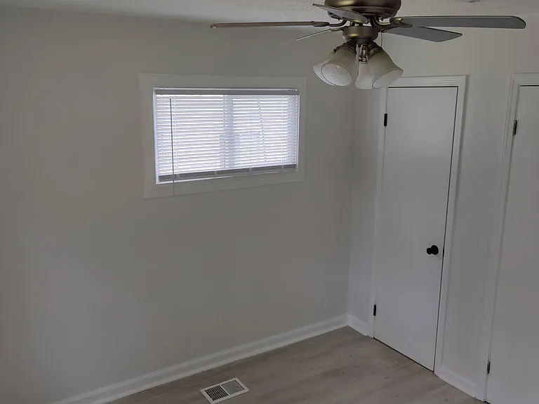 2230 Vanderburg St — Photo 4