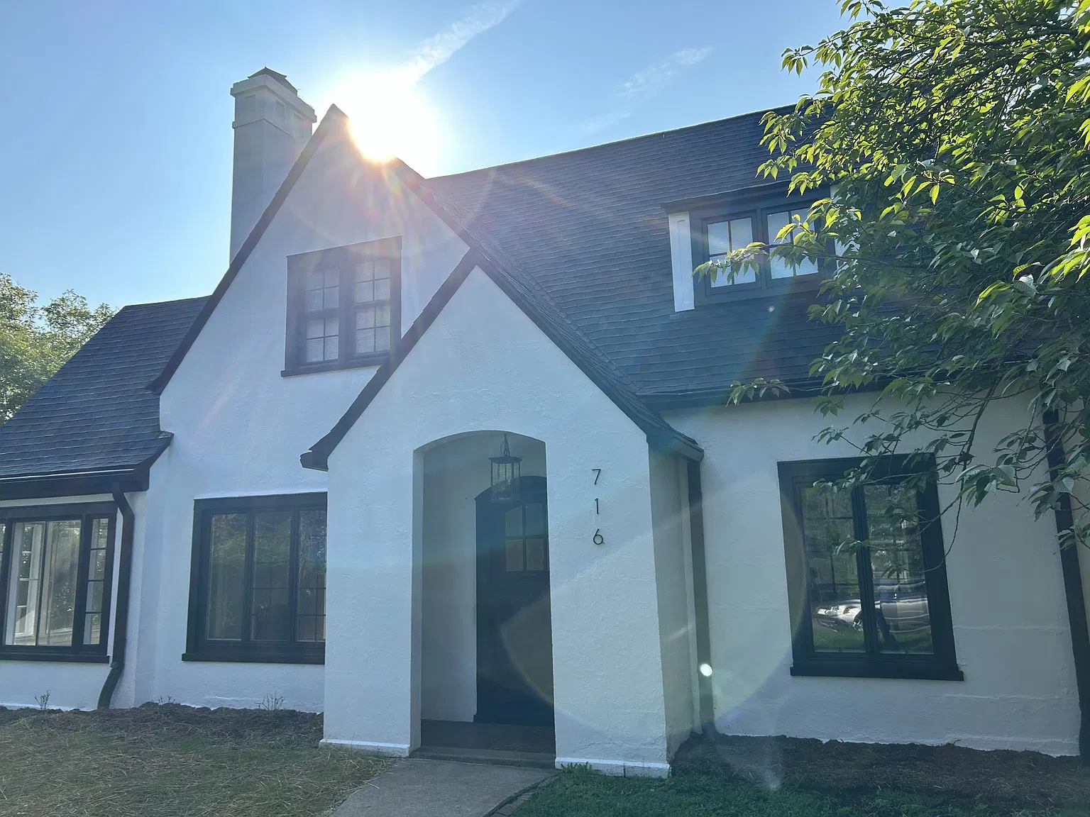 716 Riverside Dr — Photo 2