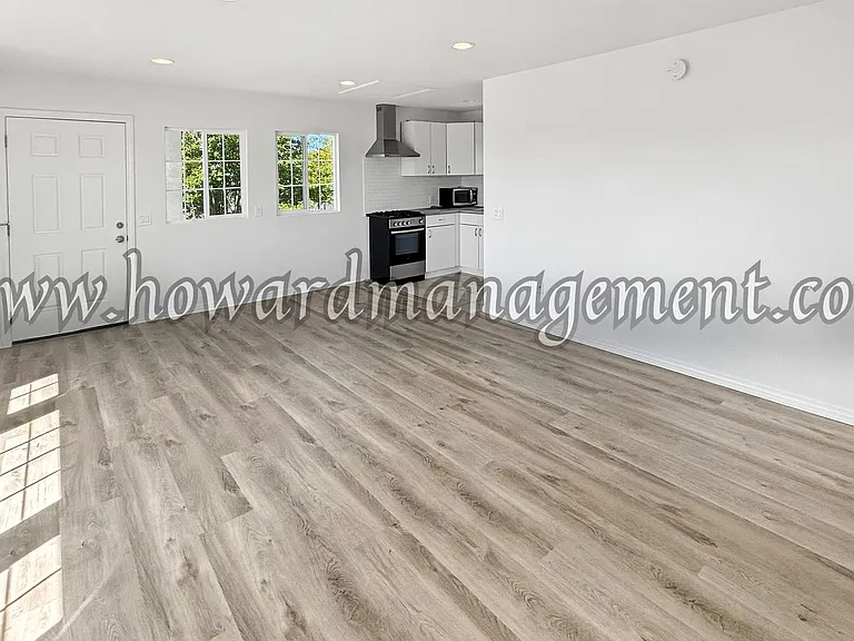 01658CE — Photo 2